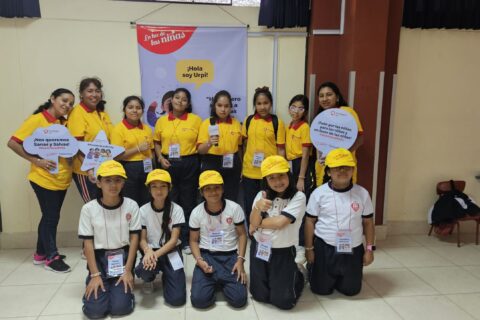 Equipo de estudiantes y doccentes acompañantes de La luz de las niñas en Chiclayo.